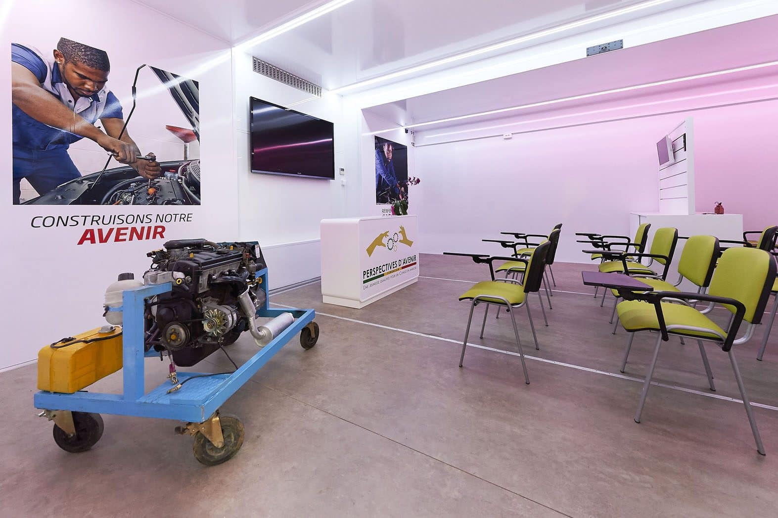 Atelier mécanique, moteur pédagogique sur chariot